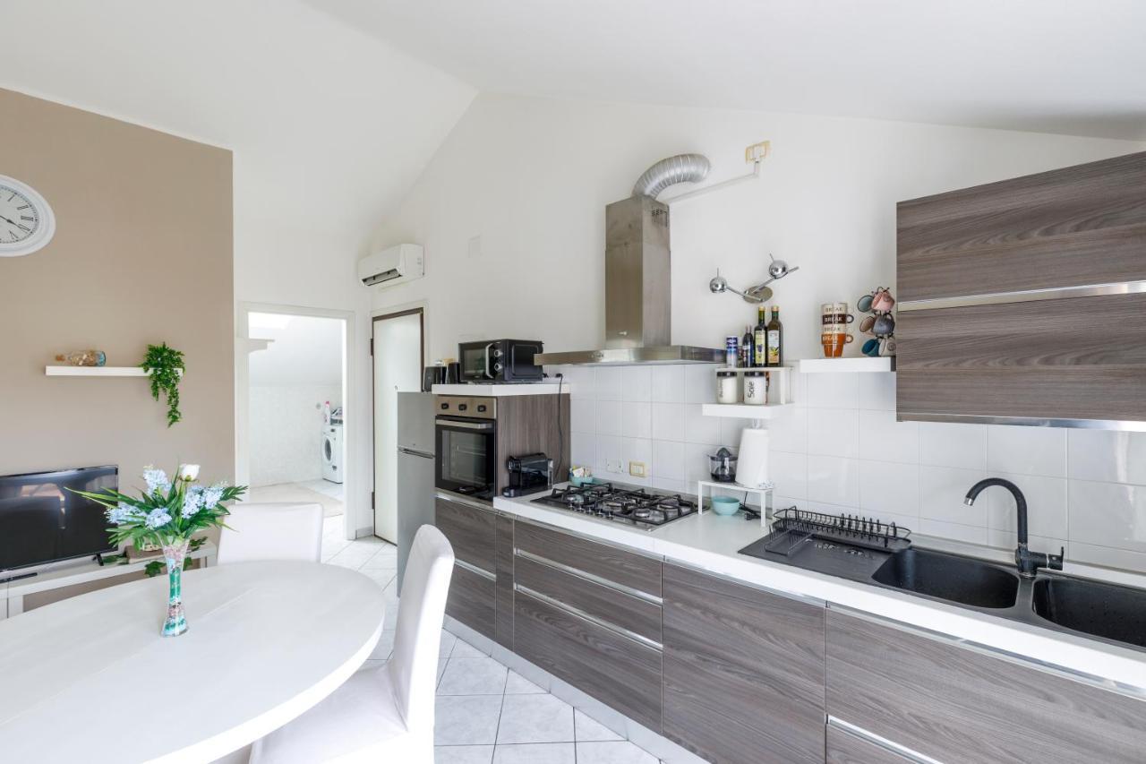 Elly'S Home Parcheggio Privato Равена Екстериор снимка