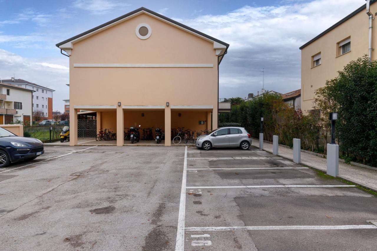 Elly'S Home Parcheggio Privato Равена Екстериор снимка